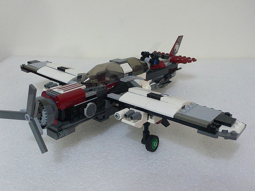 單翼螺旋槳雙人式戰機