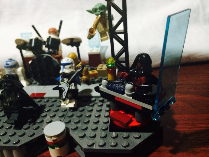 瑞文兄感覺很喜歡DJ這個工作~