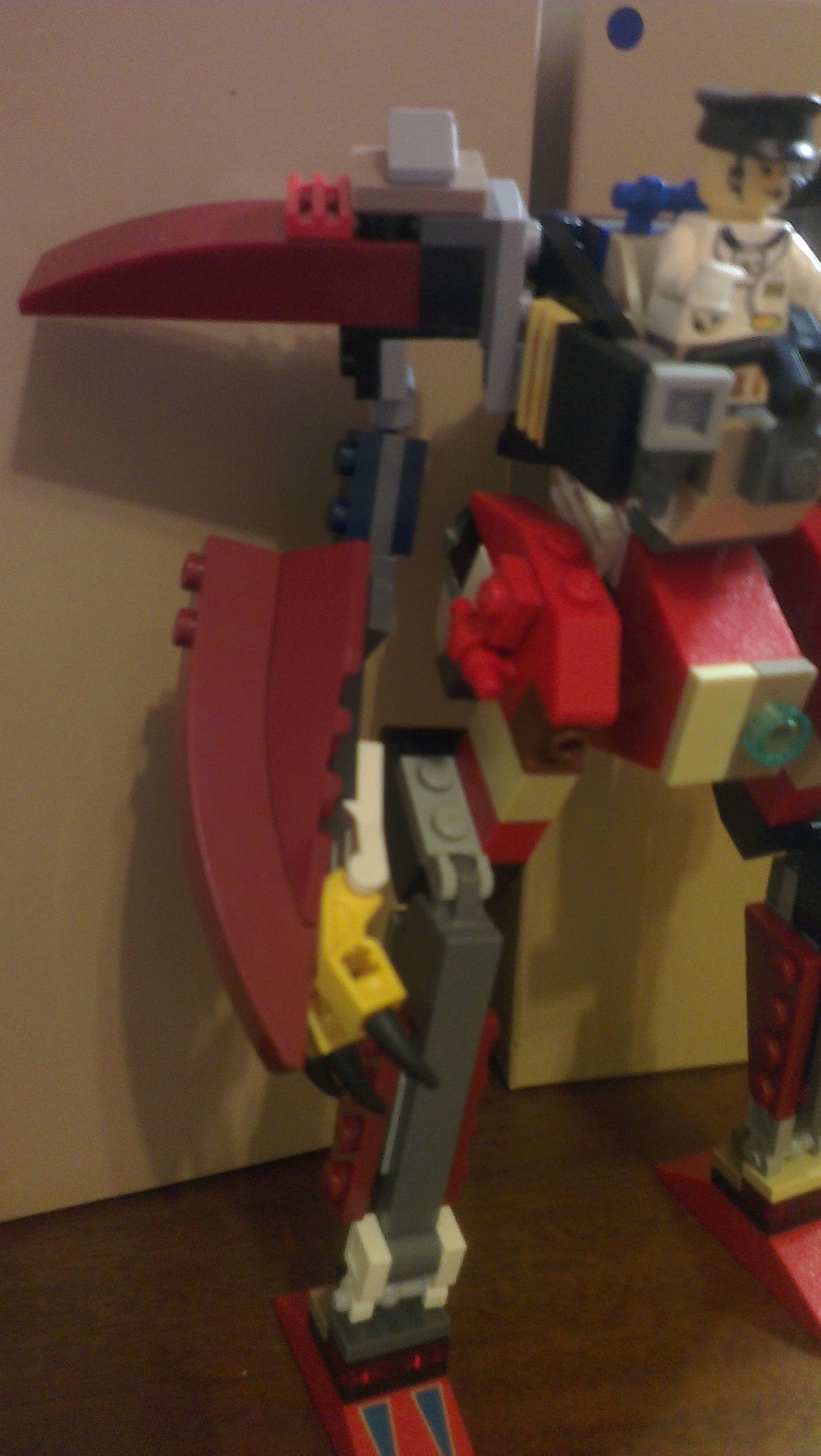 側面照(這是我自己所做的手跟盾牌