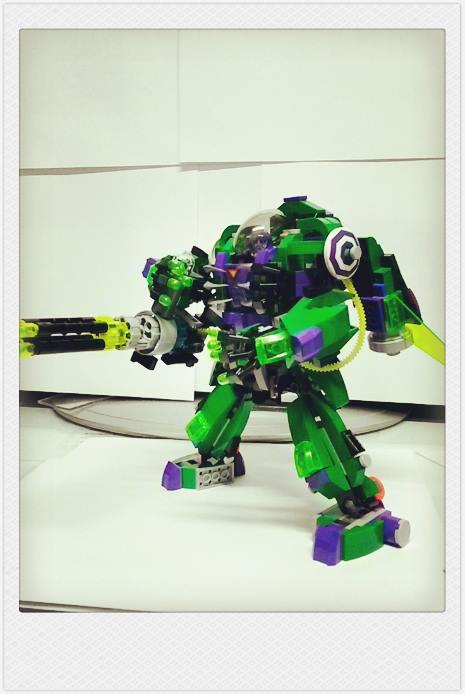 主要裝備有高出力激光槍