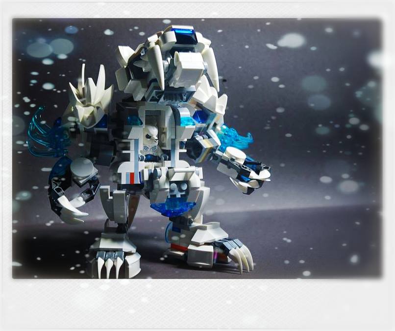 駕駛倉內可載一人， 有厚重機甲保護，加強駕駛者安全性