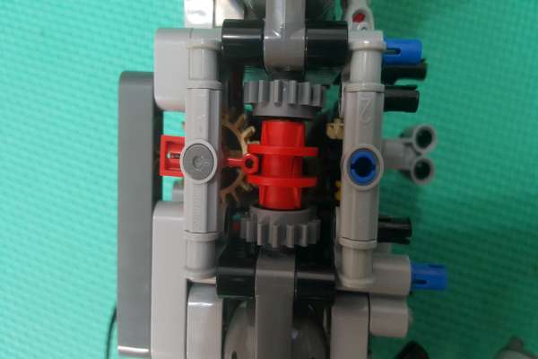 自動變速。車體底盤，說明書間距5格，我只用了4格