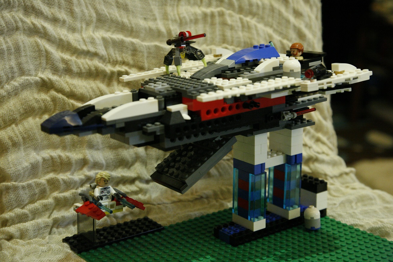 JJlego1_Obi-Wan's Interceptor (Improved version), in the battle with the evil spider thing. Get him, ...